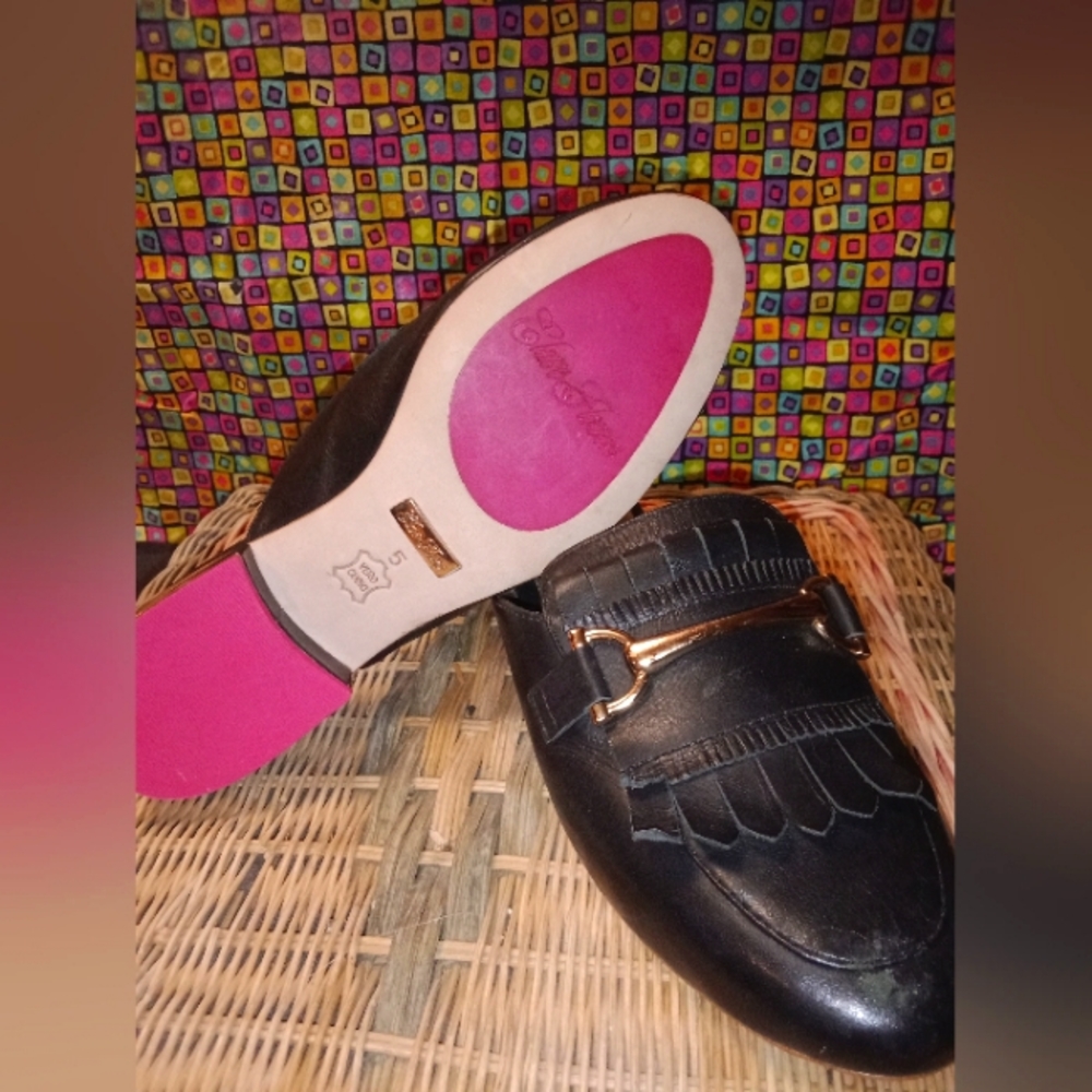 Womens size 5 black and magenta heeled loafers